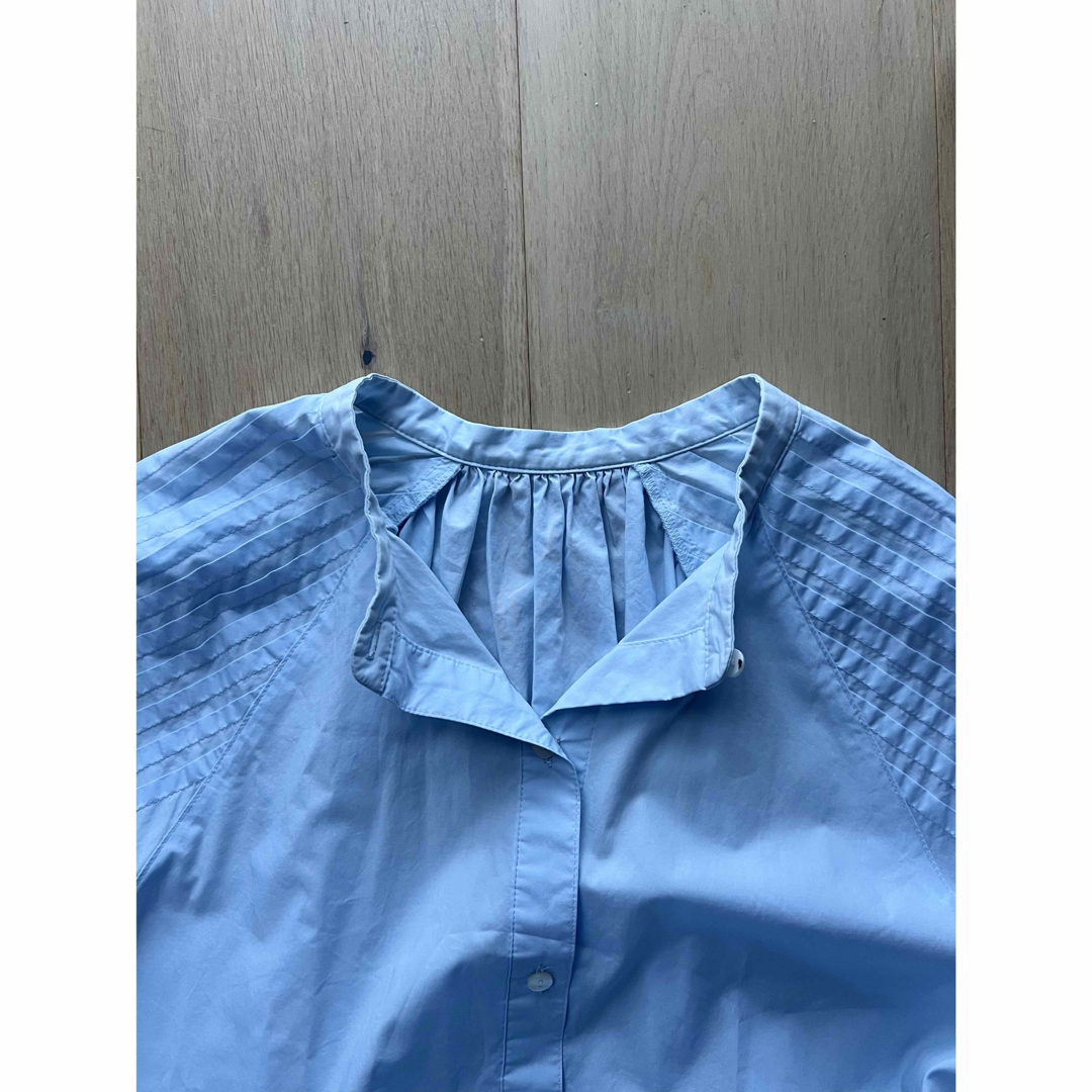 ETRE TOKYO(エトレトウキョウ)のETRE TOKYO キャンディースリーブタックシャツ blue レディースのトップス(シャツ/ブラウス(長袖/七分))の商品写真