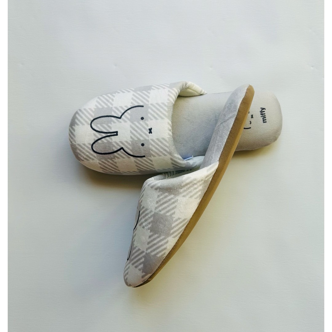 miffy(ミッフィー)の★新品　ミッフィスリッパ　グレー　Mサイズ　22-24cm ルームシューズ インテリア/住まい/日用品のインテリア小物(スリッパ/ルームシューズ)の商品写真