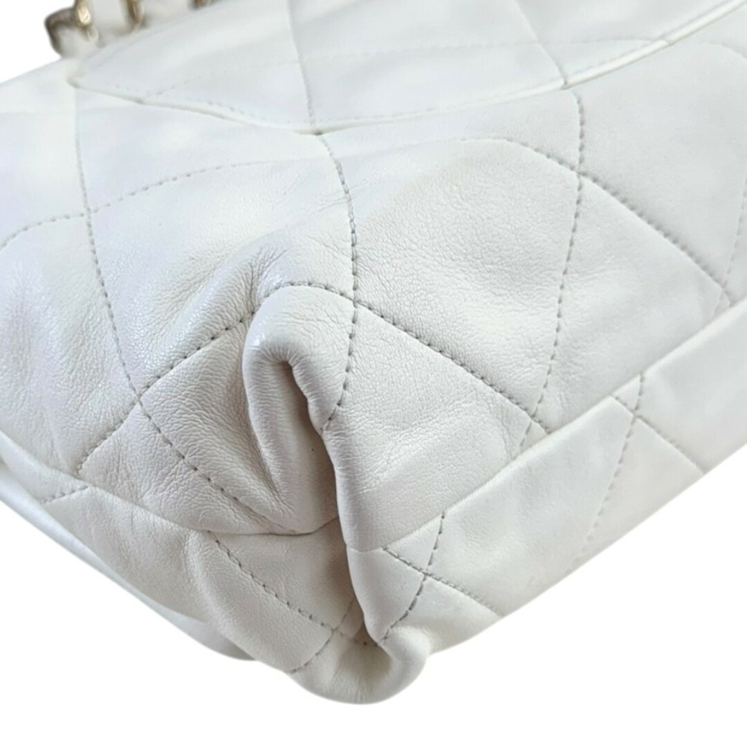 CHANEL(シャネル)のシャネル マトラッセ ショルダーバッグ レザー ホワイト レディース CHANEL  中古 レディースのバッグ(ショルダーバッグ)の商品写真