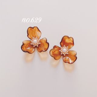 no.629 ブラウン パール ビジュー フラワー ピアス、イヤリング(イヤリング)