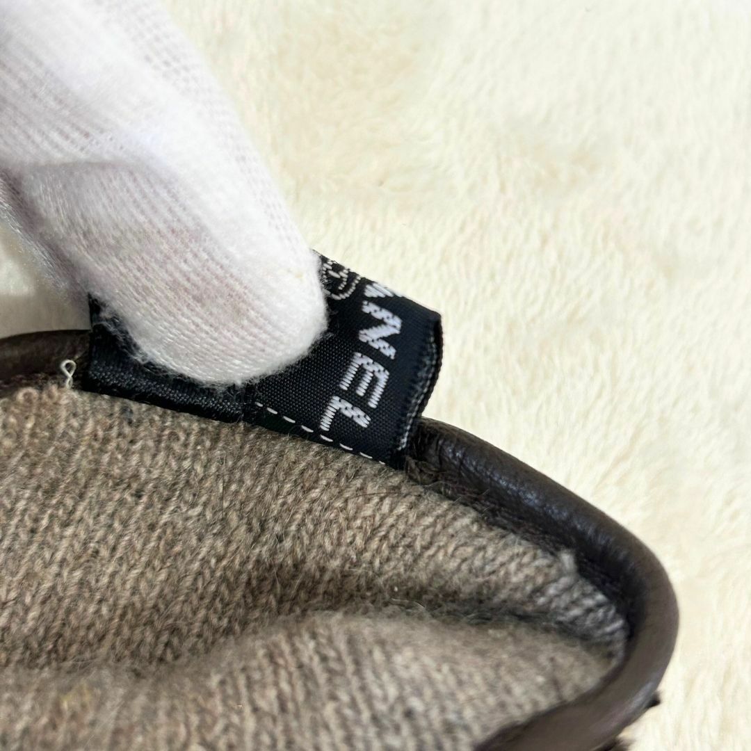 CHANEL(シャネル)の【美品】CHANEL シャネル カシミヤライニング レザー手袋 ジップ付き 7サ レディースのファッション小物(手袋)の商品写真