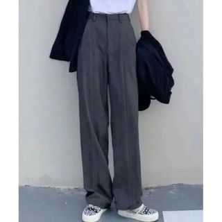 グレイル(GRL)の【新品未使用】grl グレイル センタープレスストレートパンツ　ai07 グレー(カジュアルパンツ)