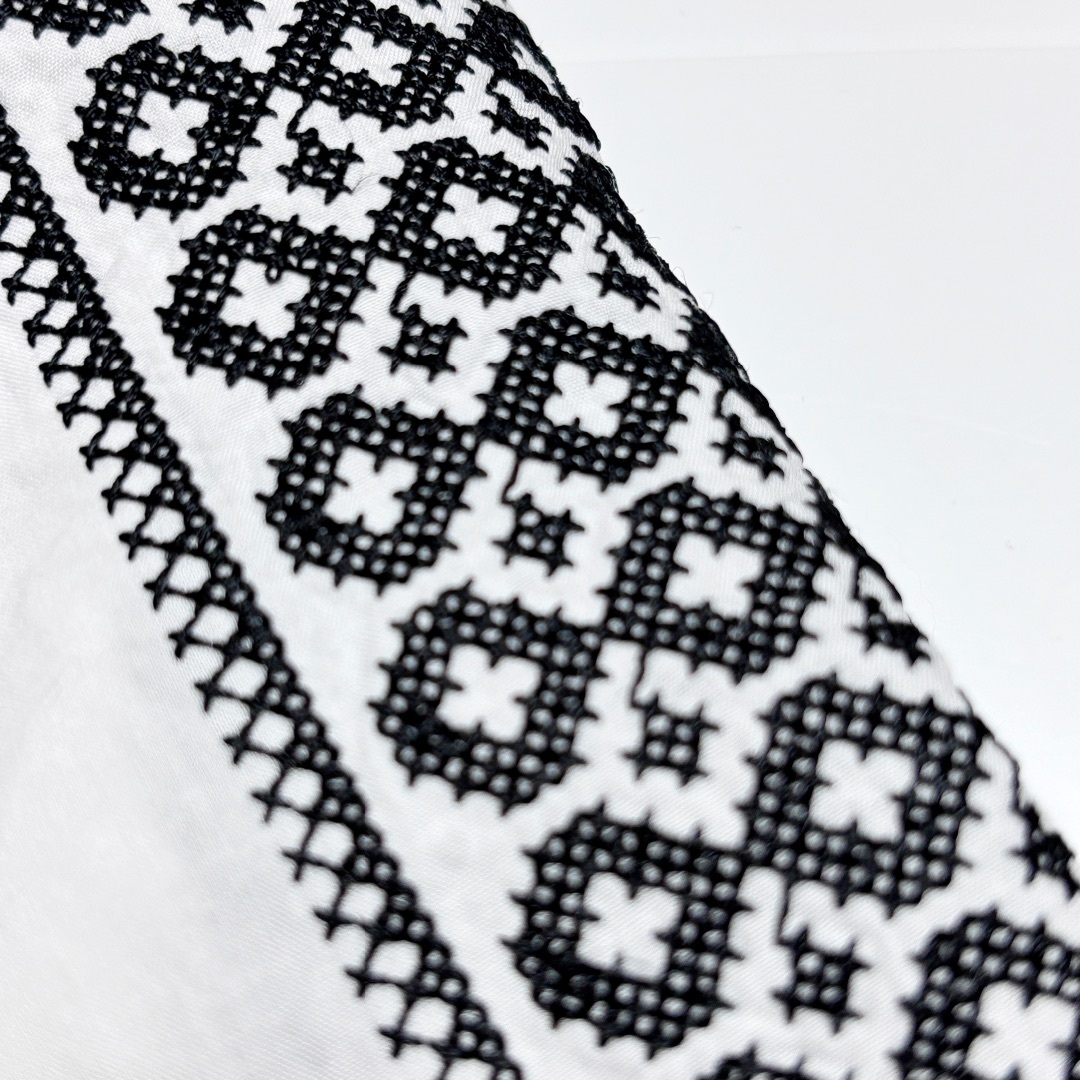ROBE(ローブ)の【PASSIONE パシオーネ】刺繍 エンブロイダリー　プルオーバー シャツ 3 レディースのトップス(シャツ/ブラウス(長袖/七分))の商品写真