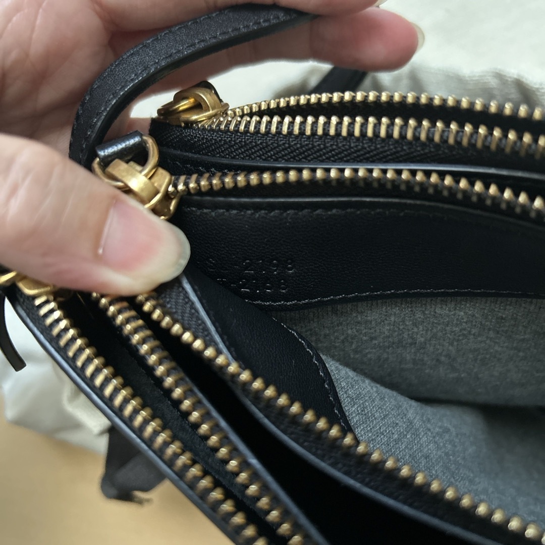 CELINE(セリーヌ)のセリーヌ　トリオ　貴重な旧ロゴ　スモール レディースのバッグ(ショルダーバッグ)の商品写真