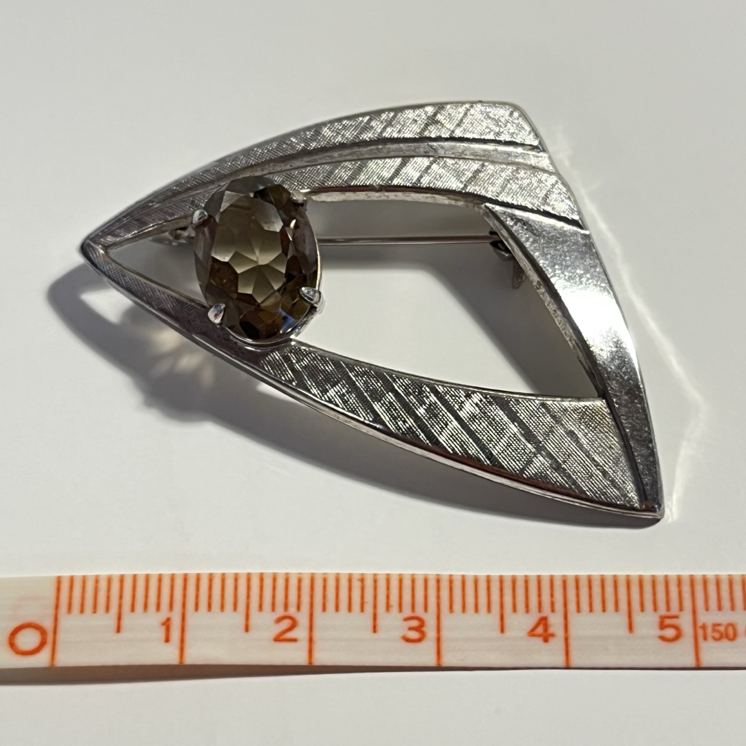アシンメトリックデザイン ブローチ レディースのアクセサリー(ブローチ/コサージュ)の商品写真