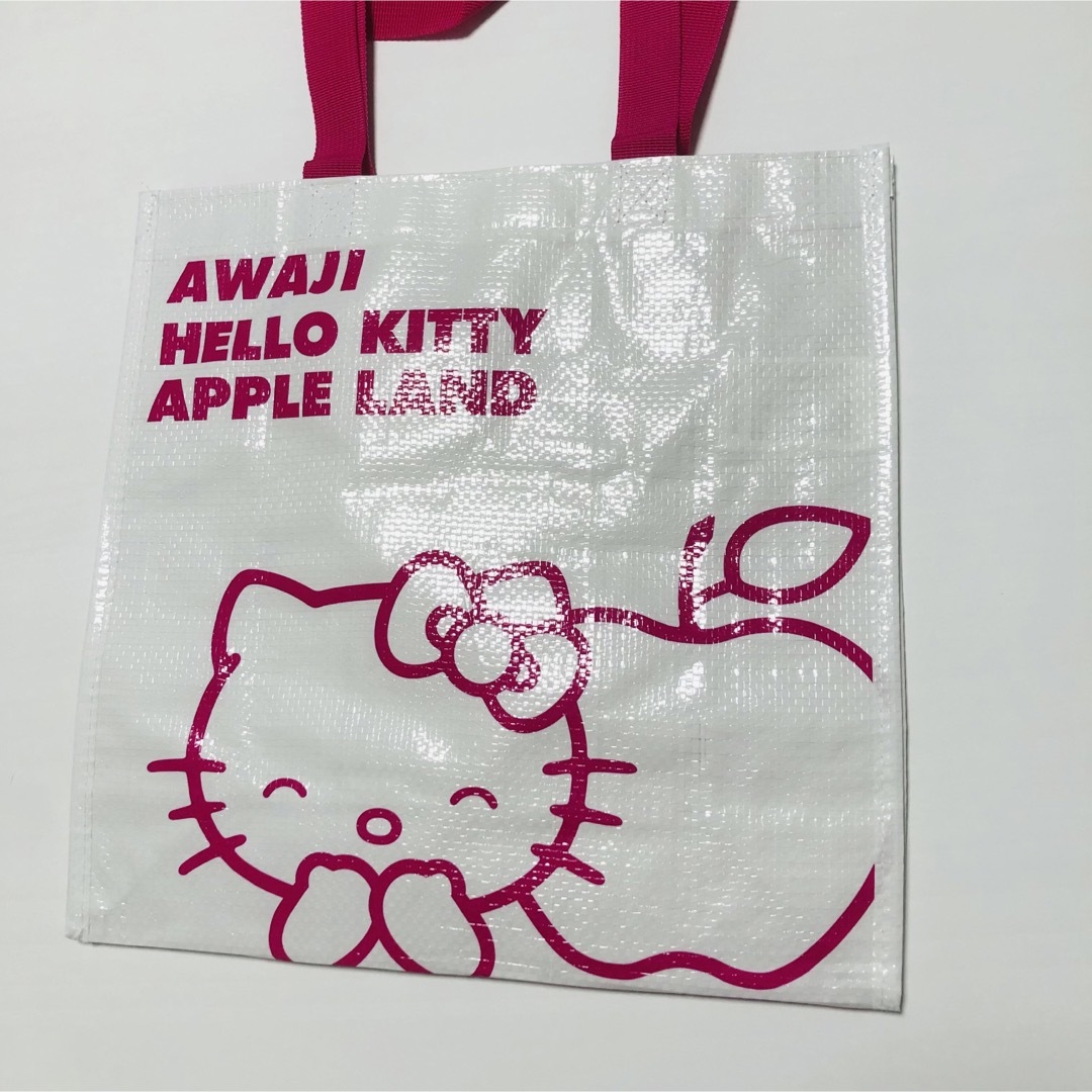 サンリオ(サンリオ)のAWAJI HELLO KITTY APPLE LAND スーベニアバッグ エンタメ/ホビーのおもちゃ/ぬいぐるみ(キャラクターグッズ)の商品写真