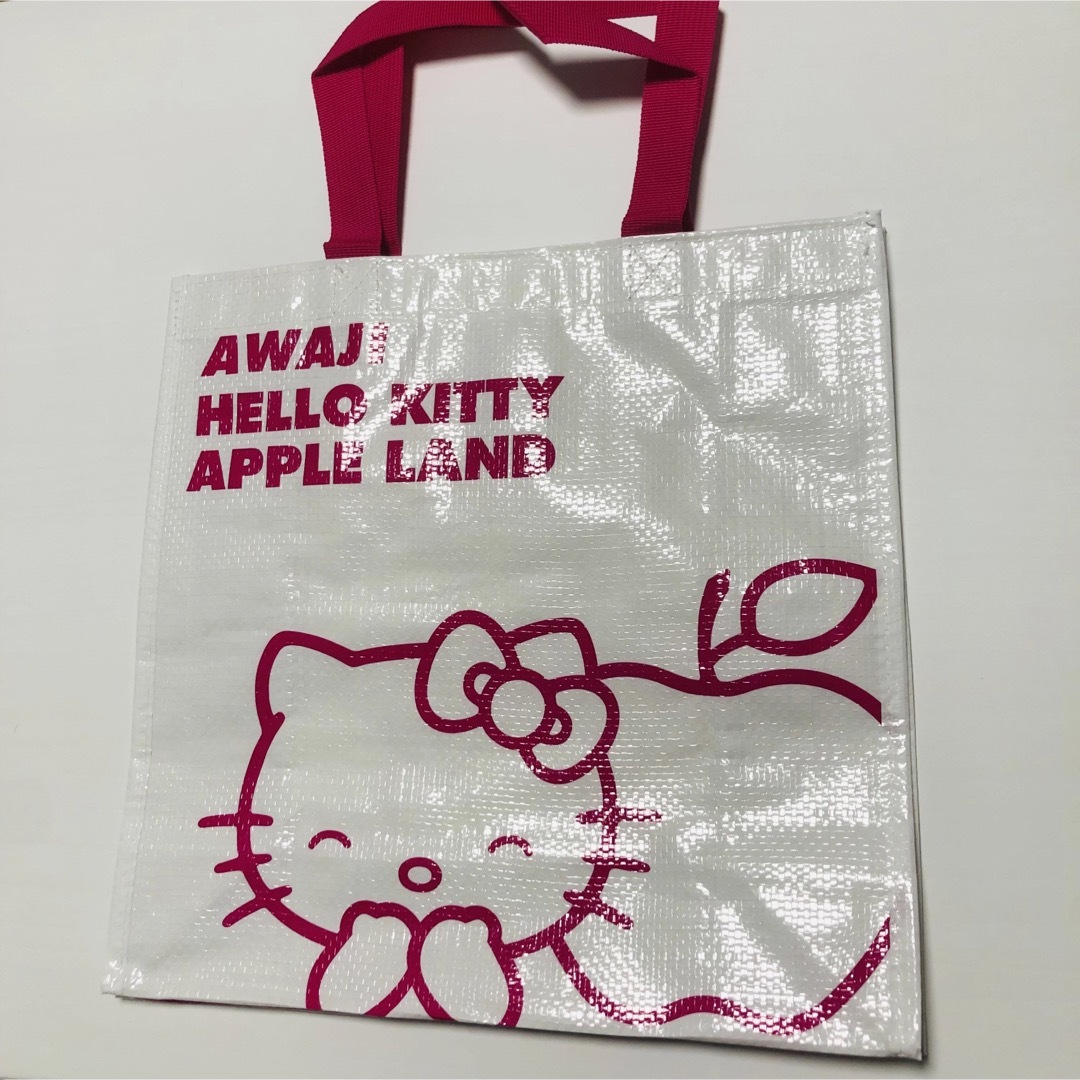 サンリオ(サンリオ)のAWAJI HELLO KITTY APPLE LAND スーベニアバッグ エンタメ/ホビーのおもちゃ/ぬいぐるみ(キャラクターグッズ)の商品写真