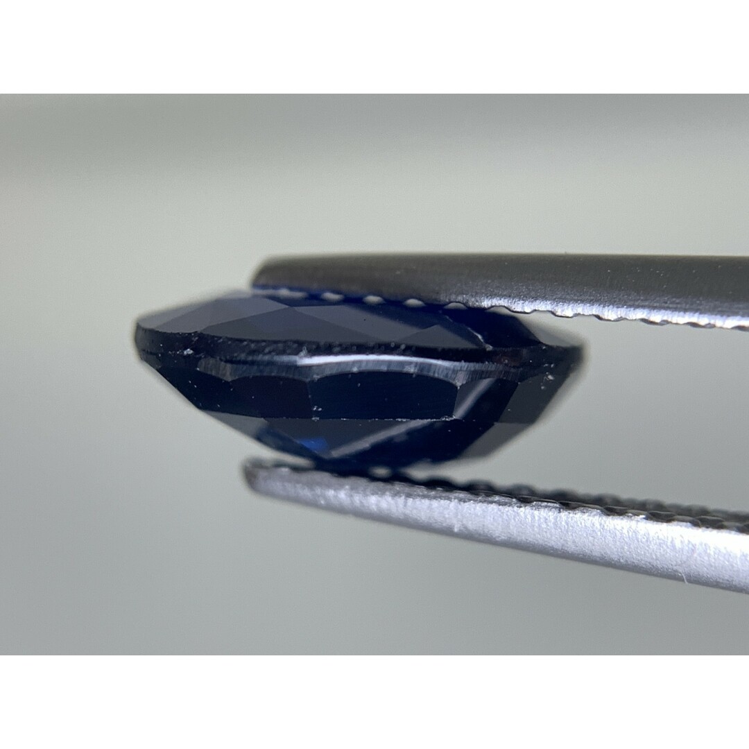サファイア 天然  2.129ct  中央宝石ソーティング付き  9.06㎜×7.09㎜×3.49㎜  ルース（ 裸石 ） 5427Y レディースのアクセサリー(その他)の商品写真
