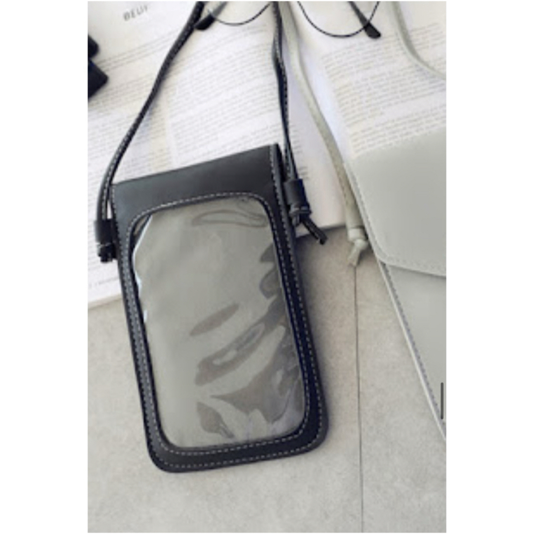 スマホショルダーバッグ ブラック ハート金具付き スマホポーチ スマホケース  レディースのバッグ(ショルダーバッグ)の商品写真