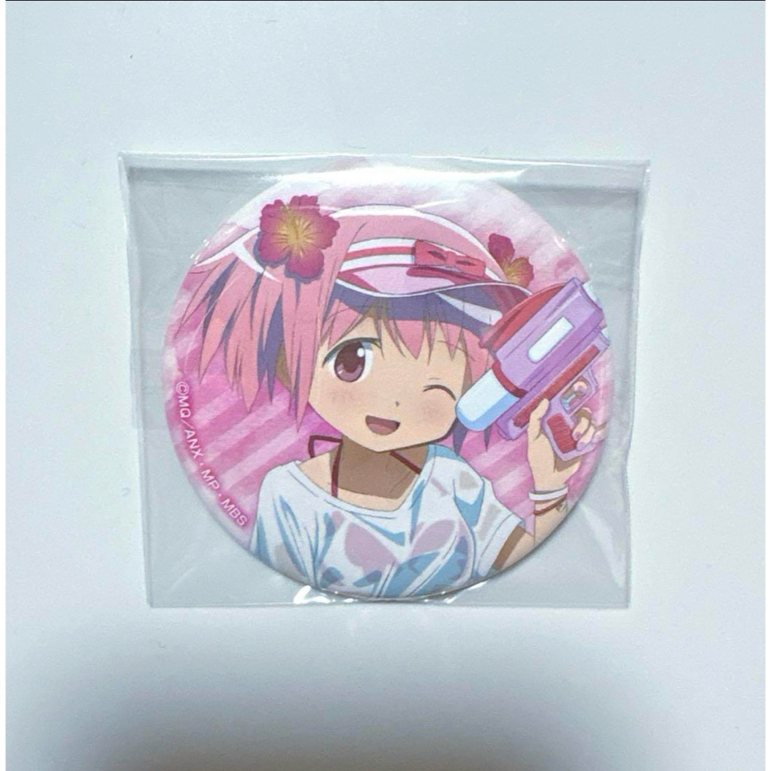 まどかマギカ まどマギ 鹿目 まどか 描き下ろし 缶バッジ 水着 エンタメ/ホビーのアニメグッズ(バッジ/ピンバッジ)の商品写真