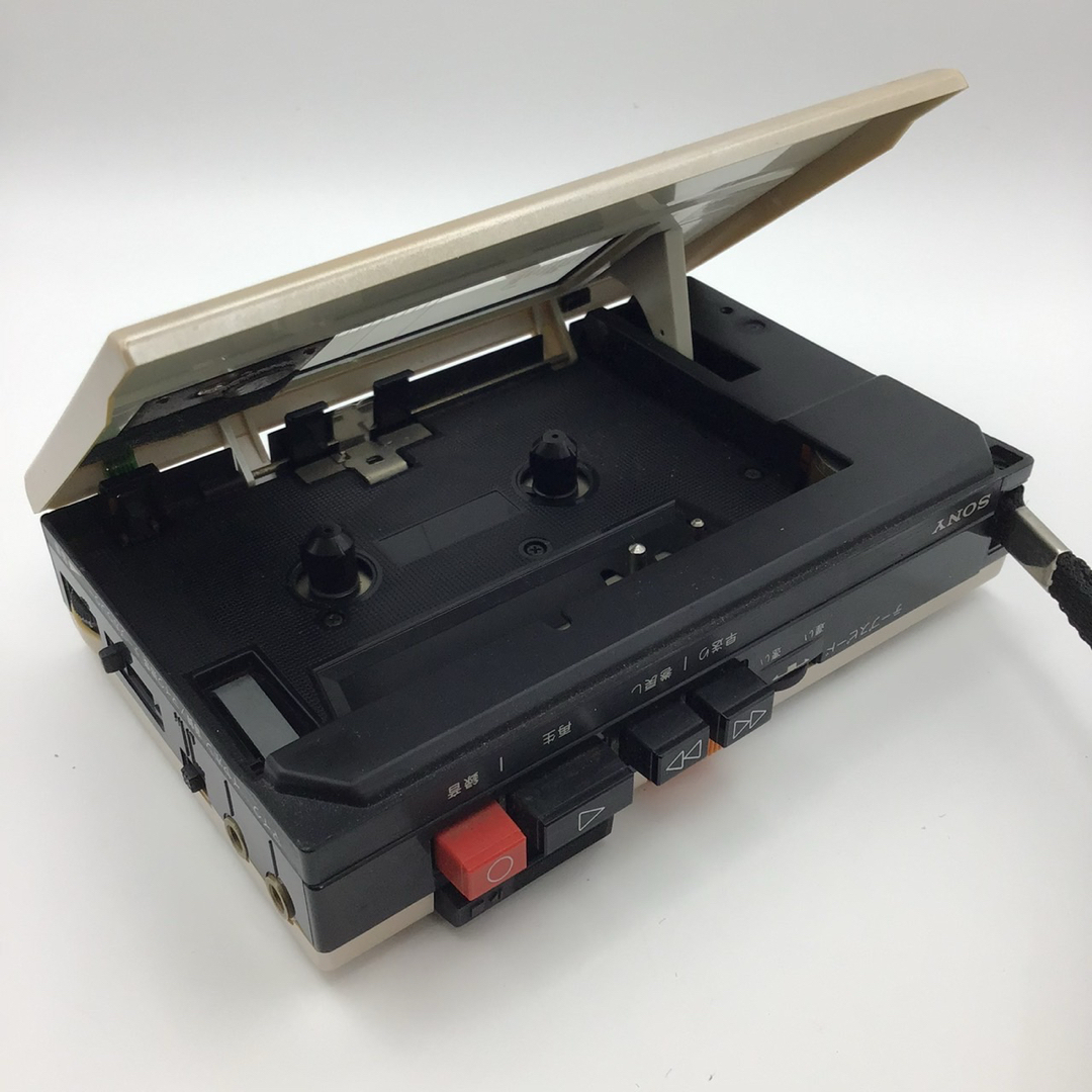 SONY(ソニー)のSONY TCM-17 カセットコーダー ホワイト ソニー カセットレコーダー スマホ/家電/カメラのオーディオ機器(ポータブルプレーヤー)の商品写真