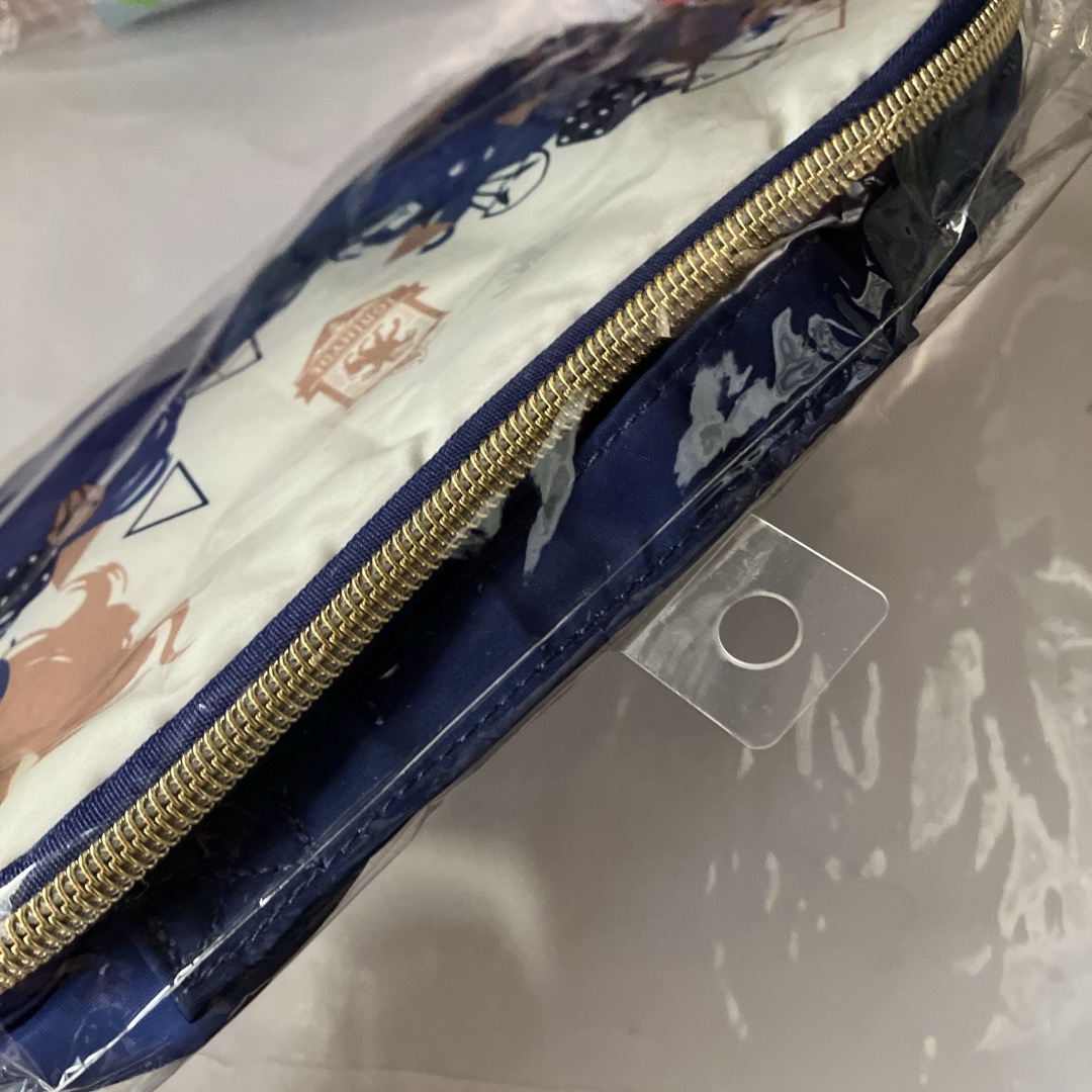 Disney(ディズニー)の新品未使用 ツイステ 持ち手付きファスナー開閉バッグインバッグ 定価2750円 レディースのバッグ(ハンドバッグ)の商品写真