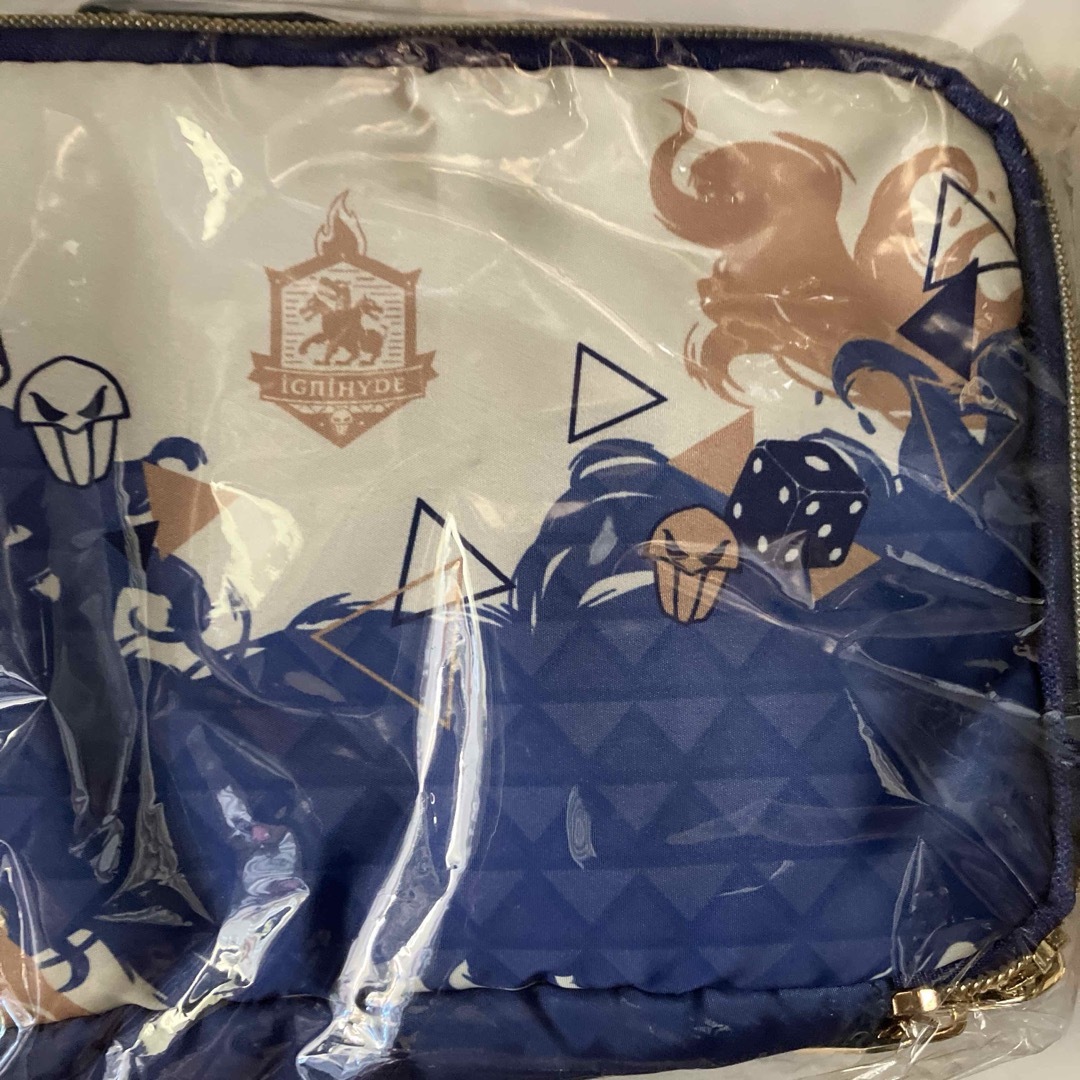 Disney(ディズニー)の新品未使用 ツイステ 持ち手付きファスナー開閉バッグインバッグ 定価2750円 レディースのバッグ(ハンドバッグ)の商品写真