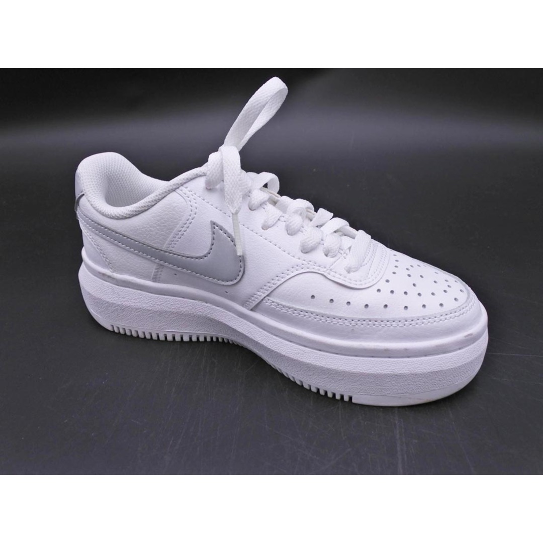 NIKE(ナイキ)のNIKE ナイキ DM0113-101 コート ビジョン アルタ スニーカー size23/白 ■■ レディース レディースの靴/シューズ(スニーカー)の商品写真