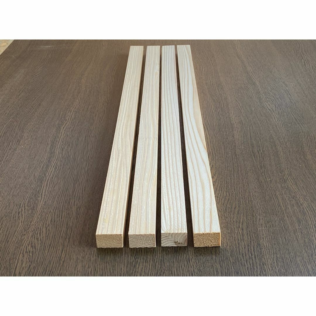 【送料込 新品】杉 角材 900×36×24㎜ 4本 プレーナー 無垢 木材 ハンドメイドの素材/材料(その他)の商品写真