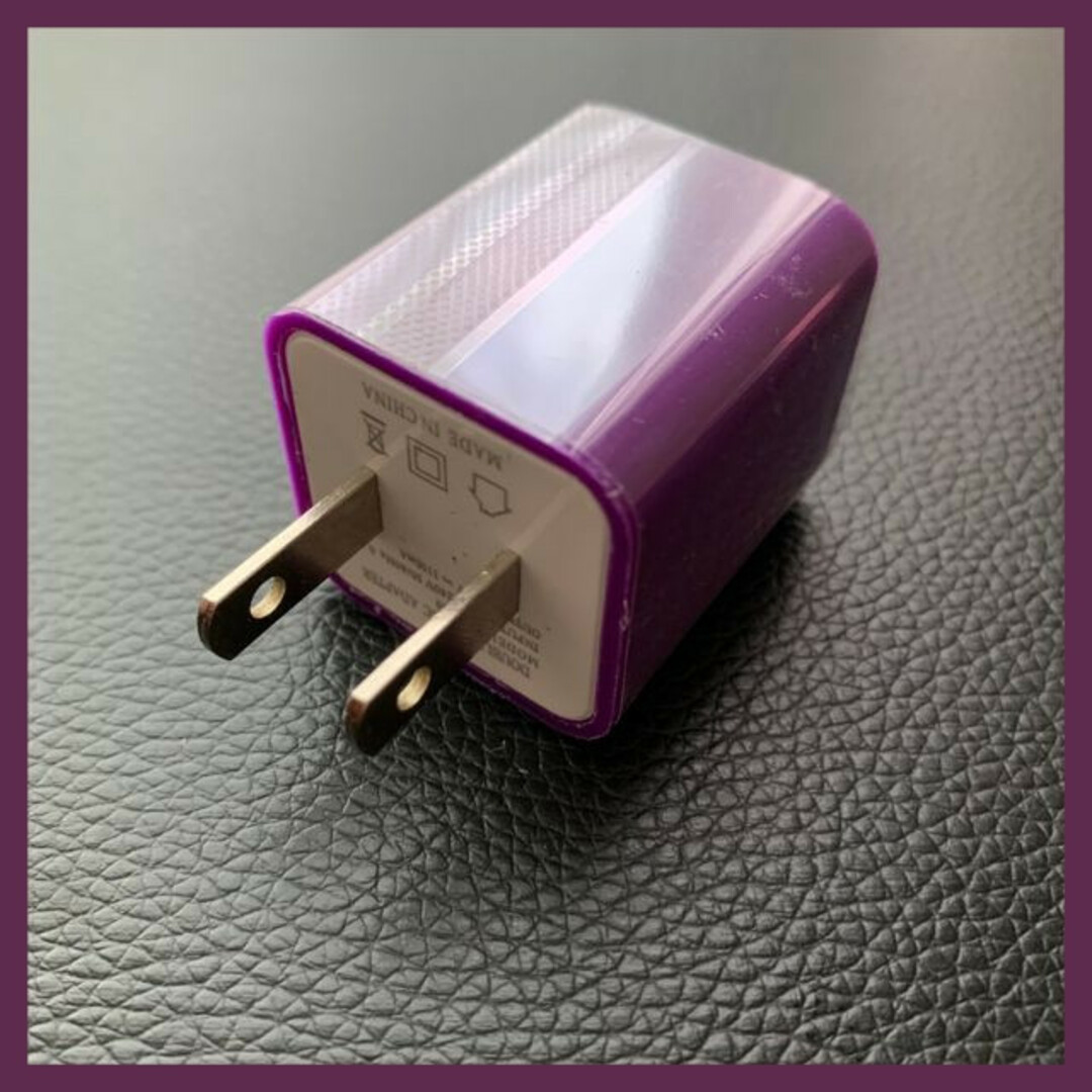 2ポートUSB充電器　コンセント　パープル　2口　iPhone　スマホ スマホ/家電/カメラのスマートフォン/携帯電話(バッテリー/充電器)の商品写真
