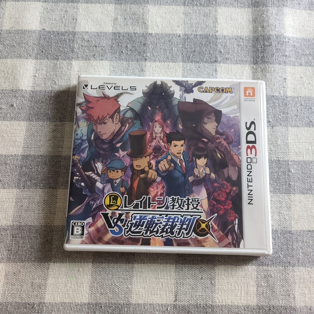 LEVEL5(レベルファイブ)のレイトン教授VS逆転裁判　3DS ゲームソフト エンタメ/ホビーのゲームソフト/ゲーム機本体(携帯用ゲームソフト)の商品写真