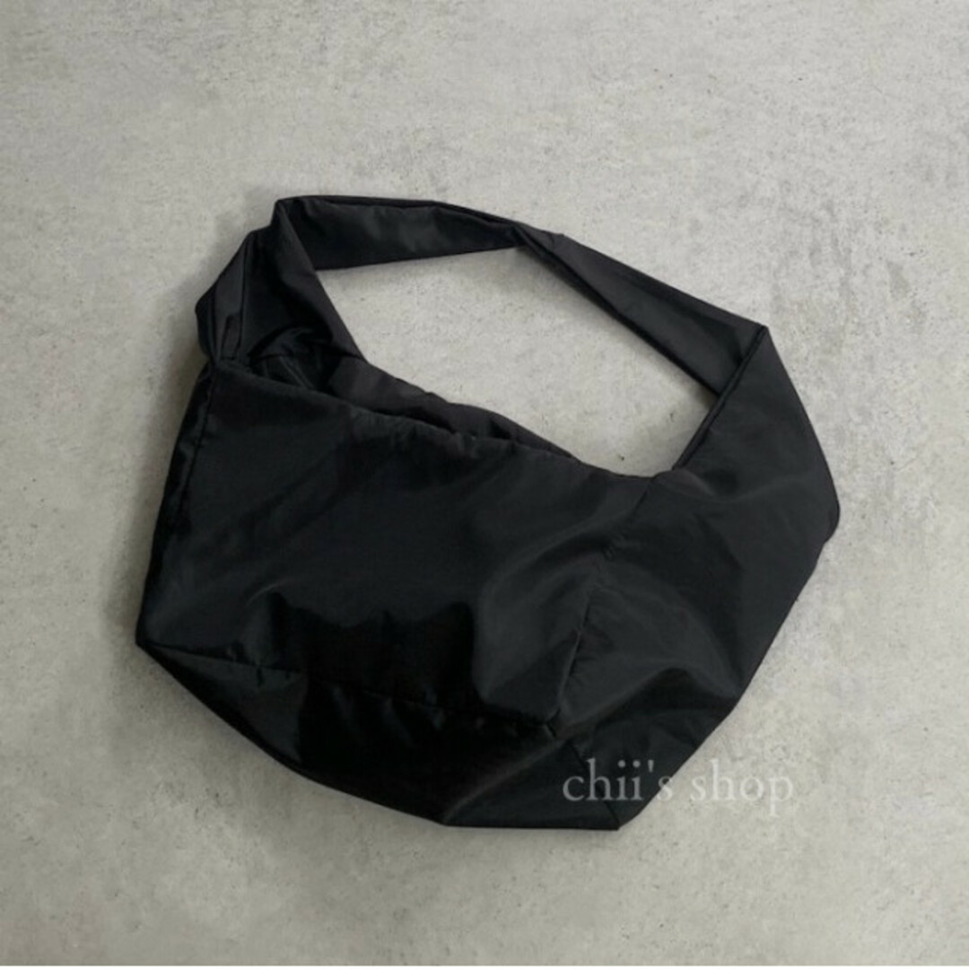 新品｜メッセンジャー ショルダー バッグ ブラック 黒 大容量 海外 男女兼用 レディースのバッグ(ショルダーバッグ)の商品写真