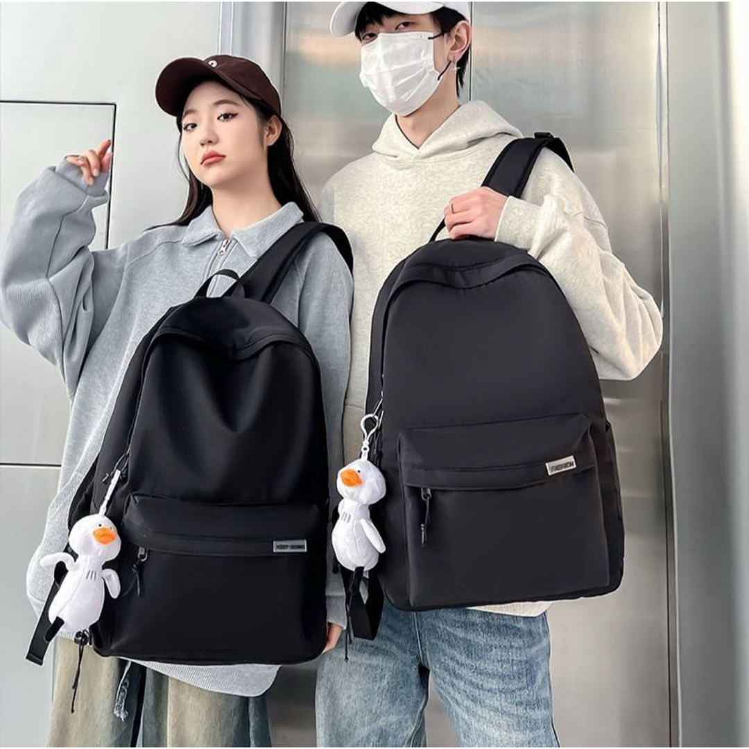 リュック　黒　ユニセックス　大容量　カバン　シンプル　韓国 撥水加工 レディースのバッグ(リュック/バックパック)の商品写真