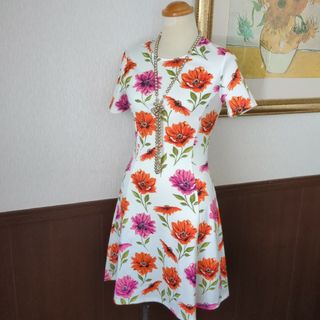 H&M 花柄 半袖ひざ丈ワンピース　伸縮性あり