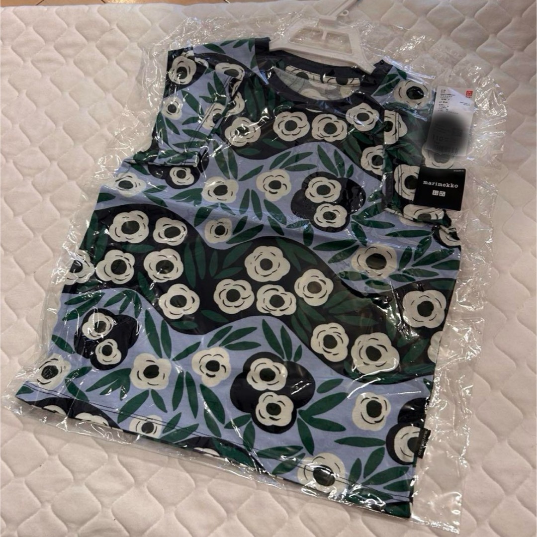 marimekko(マリメッコ)の⭐︎新品　マリメッコ　UNIQLO ユニクロ　コラボ　Tシャツ 100 ブルー キッズ/ベビー/マタニティのキッズ服女の子用(90cm~)(Tシャツ/カットソー)の商品写真