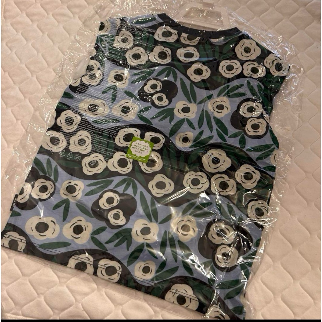 marimekko(マリメッコ)の⭐︎新品　マリメッコ　UNIQLO ユニクロ　コラボ　Tシャツ 100 ブルー キッズ/ベビー/マタニティのキッズ服女の子用(90cm~)(Tシャツ/カットソー)の商品写真
