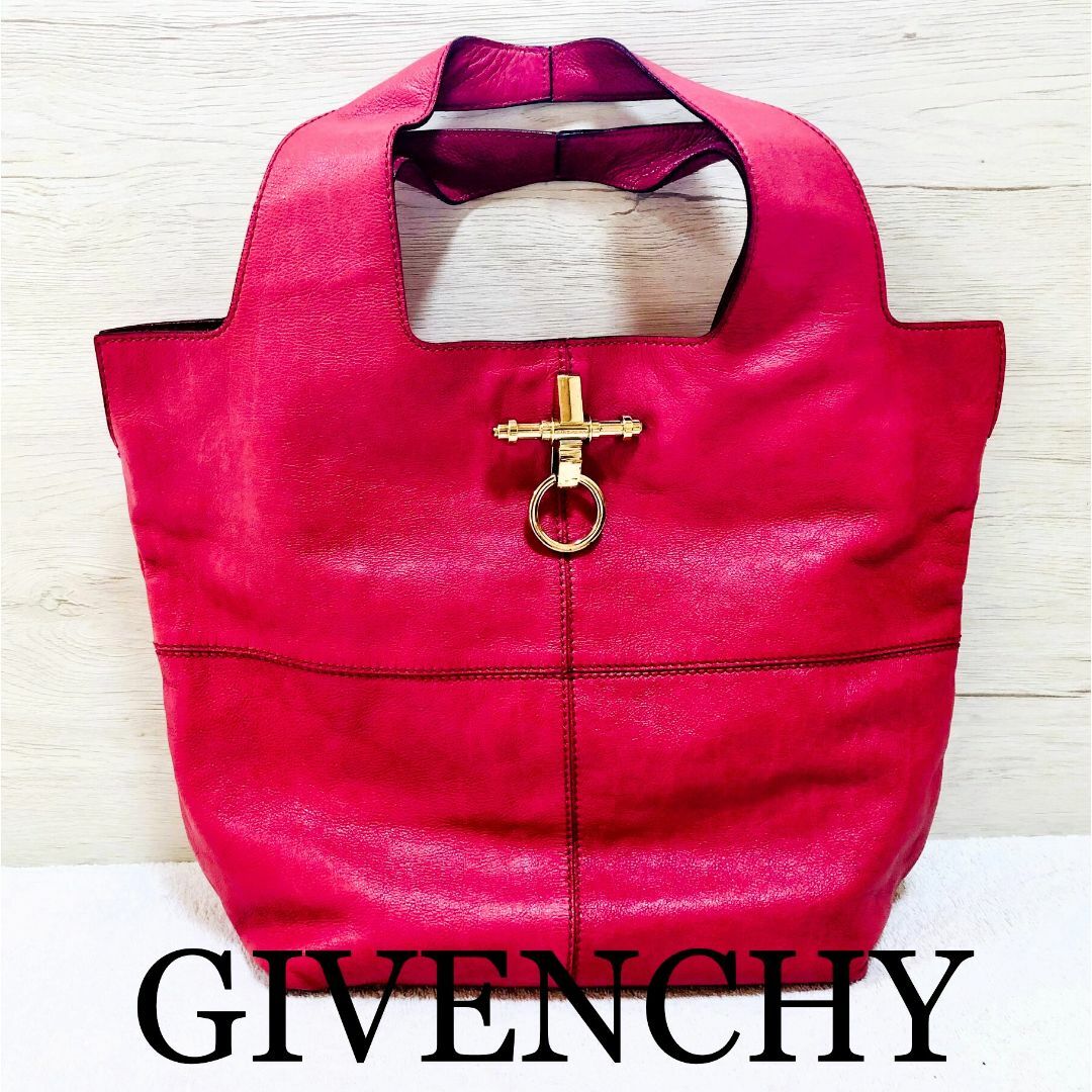 GIVENCHY(ジバンシィ)のGIVENCHY ジバンシー ショルダーバック ピンク　レザー　革 レディースのバッグ(ショルダーバッグ)の商品写真