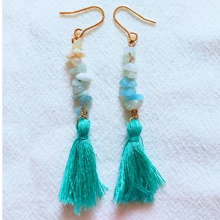 天然石アマゾナイトとタッセルのハンドメイドピアス
