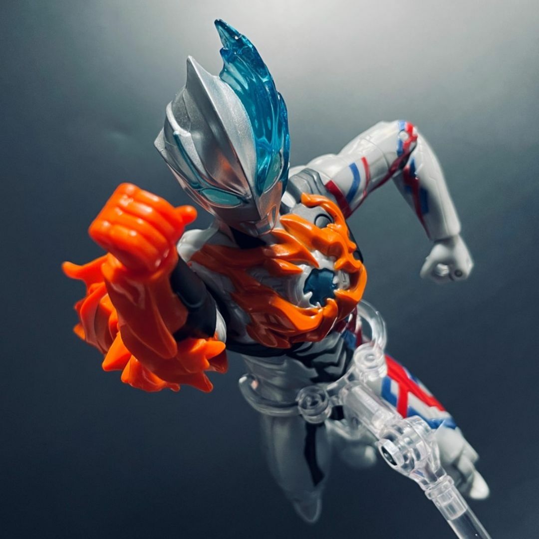 BANDAIライトニング×アクション ウルトラマンブレーザーファードランアーマー エンタメ/ホビーのフィギュア(特撮)の商品写真