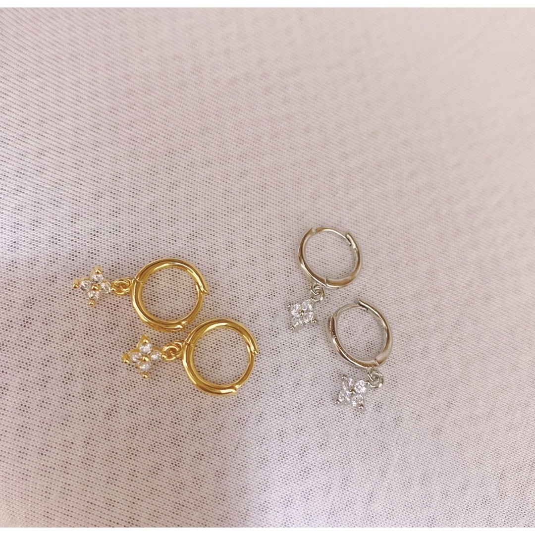 四つ葉モチーフシルバー　フープピアス ハンドメイドのアクセサリー(ピアス)の商品写真