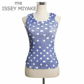 イッセイミヤケ(ISSEY MIYAKE)の極美品 ミーイッセイミヤケ ドット柄 前後切り替え プリーツ タンクトップ(タンクトップ)