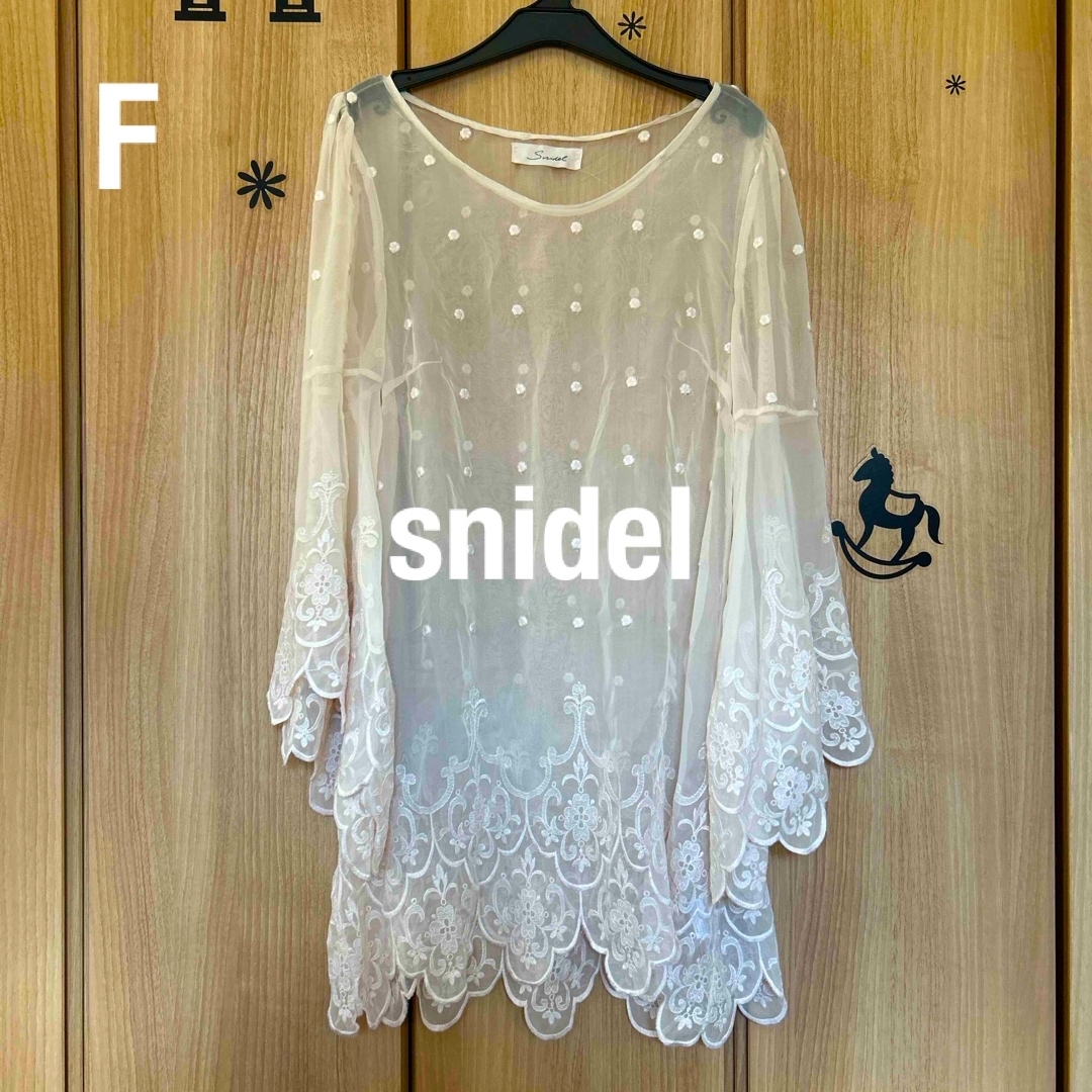 SNIDEL(スナイデル)のFスナイデルsnidelシアーベルスリーブ袖レースチュニック レディースのトップス(チュニック)の商品写真
