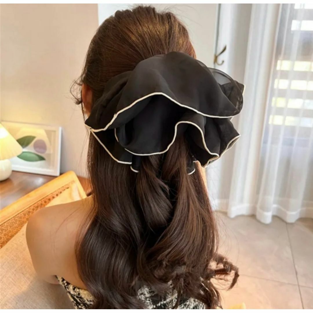 セール★ビッグシュシュ ヘアゴム ベージュ おしゃれ BIG 韓国 可愛い レディースのヘアアクセサリー(ヘアゴム/シュシュ)の商品写真