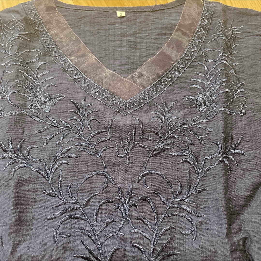 刺繍入り七分袖チュニックブラウス　トップス レディースのトップス(シャツ/ブラウス(半袖/袖なし))の商品写真