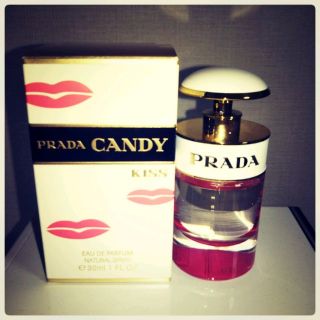 プラダ(PRADA)の早い者勝ち♡PRADA　CANDY　KISS　香水(香水(女性用))