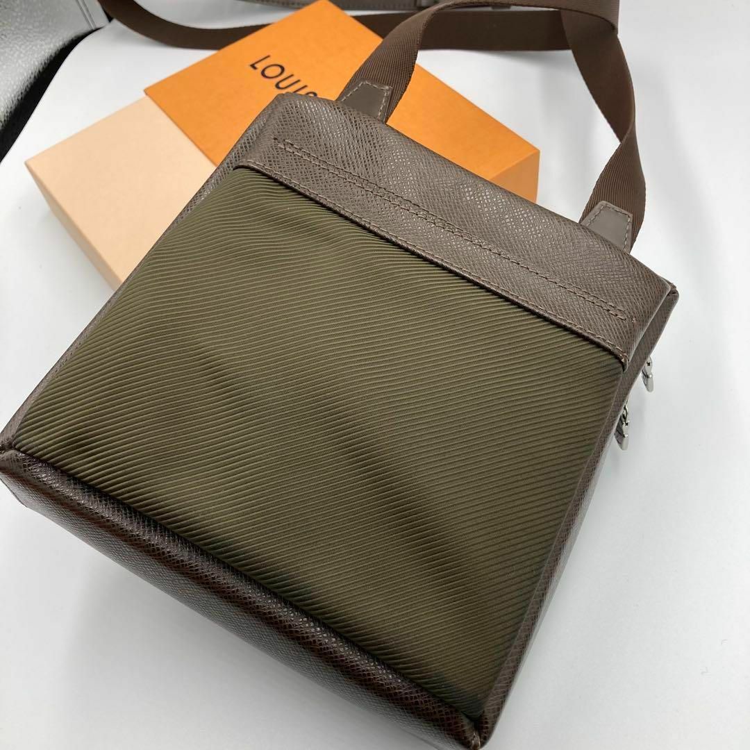 LOUIS VUITTON(ルイヴィトン)の！極美品！ルイ・ヴィトン タイガ サヤン ショルダーバッグ メンズのバッグ(ショルダーバッグ)の商品写真