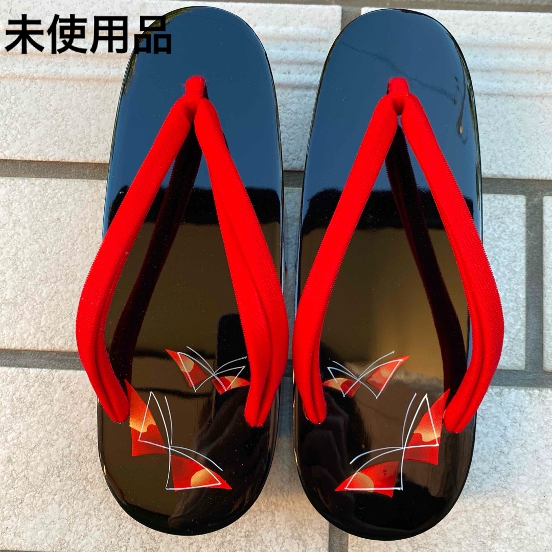 未使用品　赤い柄　草履 和装履物 レディースの靴/シューズ(下駄/草履)の商品写真