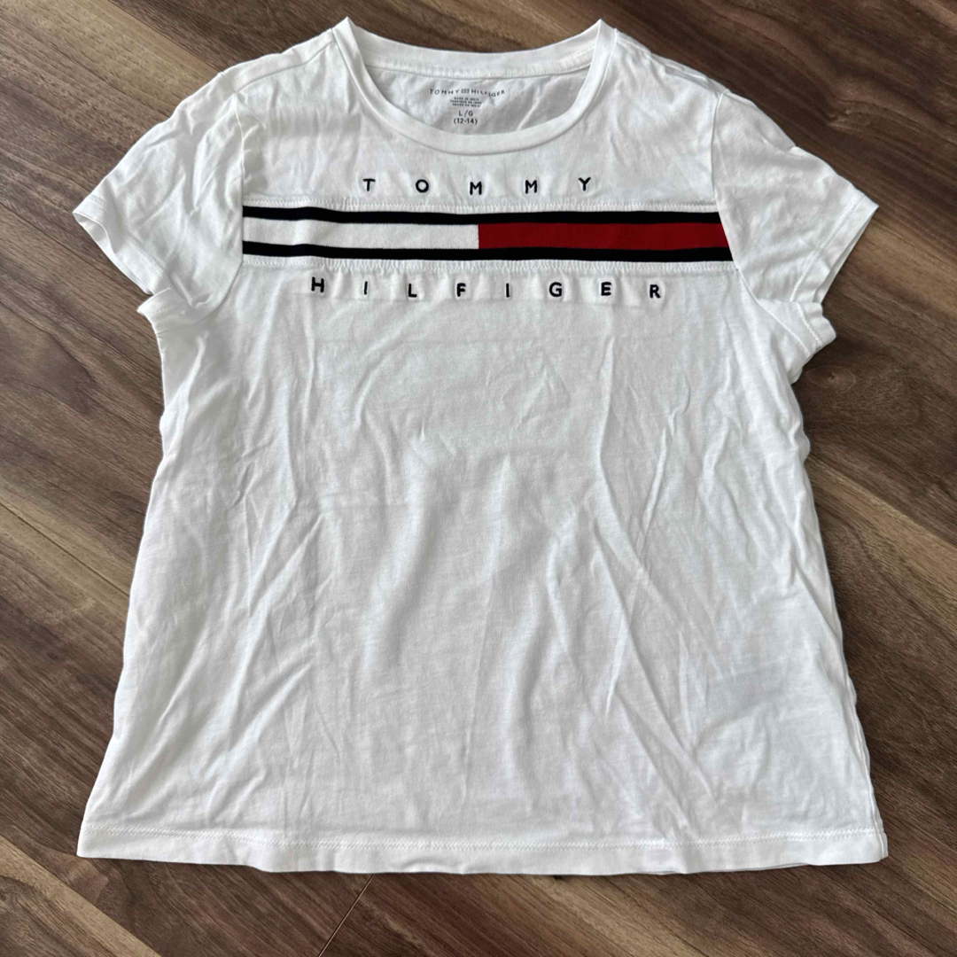 TOMMY HILFIGER(トミーヒルフィガー)のTOMMY HILFIGER ホワイト ロゴTシャツ キッズ/ベビー/マタニティのキッズ服女の子用(90cm~)(Tシャツ/カットソー)の商品写真