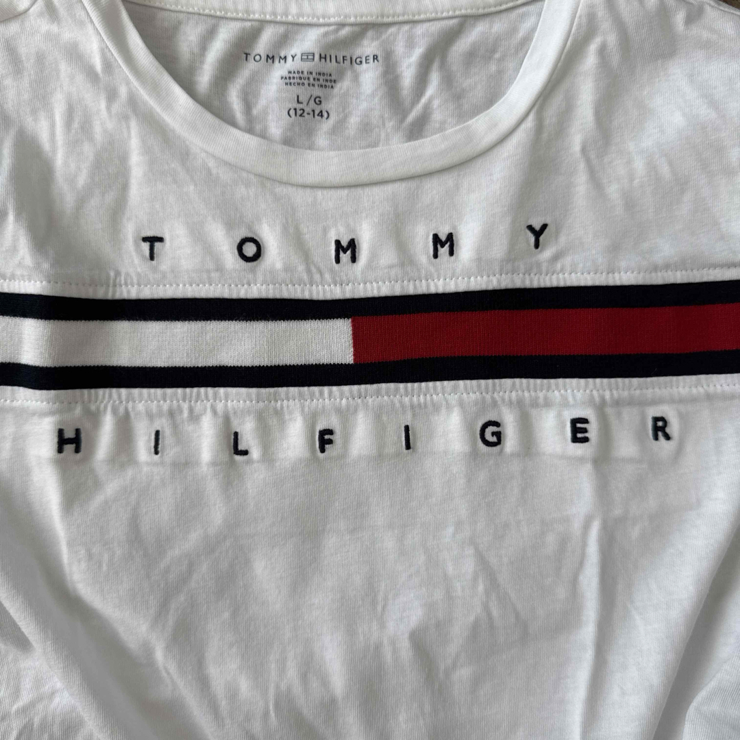 TOMMY HILFIGER(トミーヒルフィガー)のTOMMY HILFIGER ホワイト ロゴTシャツ キッズ/ベビー/マタニティのキッズ服女の子用(90cm~)(Tシャツ/カットソー)の商品写真