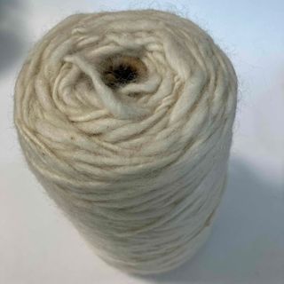 手紡ぎ羊毛　コーン巻き　約300g(生地/糸)