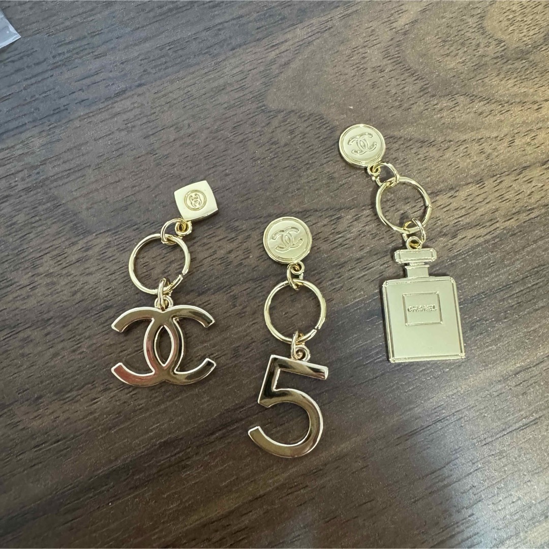 2023年ホリデー限定チャーム シャネルノベルティ クリスマス3点セット CHANEL - 2023年ホリデー限定チャーム シャネルノベルティ