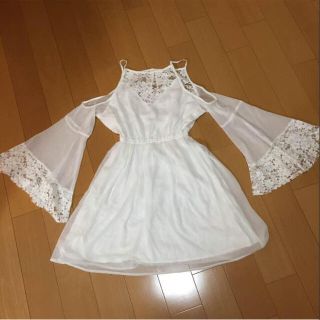 アバクロンビーアンドフィッチ(Abercrombie&Fitch)の新品⭐未使用⭐アバクロ⭐シフォン⭐チュニック⭐Ｓ⭐トップス⭐白⭐レース⭐肩出し⭐(チュニック)