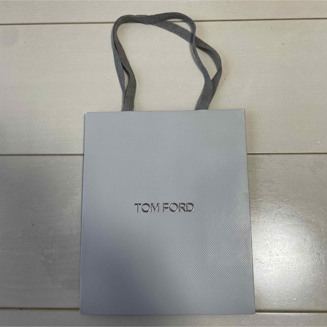 TOM FORD(トムフォード)のTOM FORD トムフォード ショッパー 紙袋 レディースのバッグ(ショップ袋)の商品写真