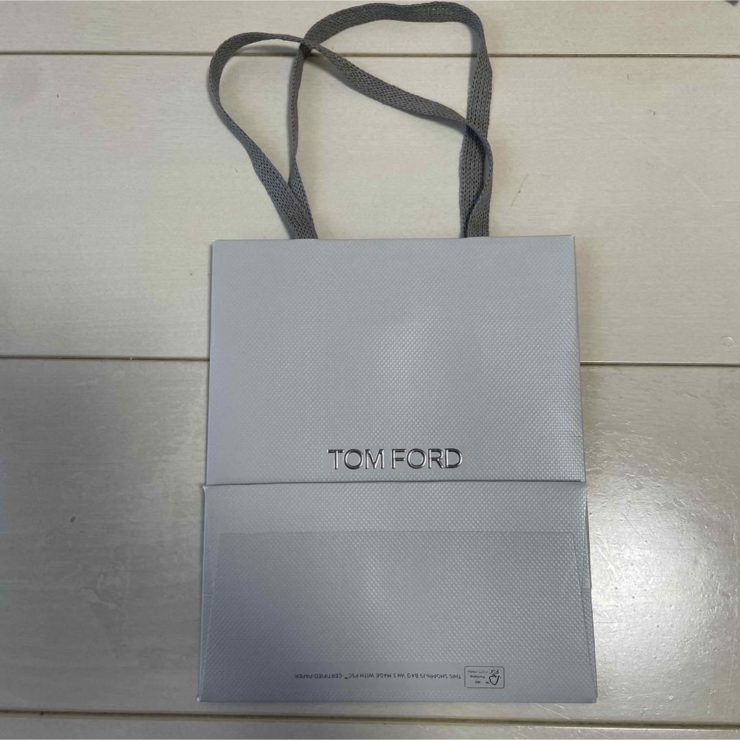 TOM FORD(トムフォード)のTOM FORD トムフォード ショッパー 紙袋 レディースのバッグ(ショップ袋)の商品写真