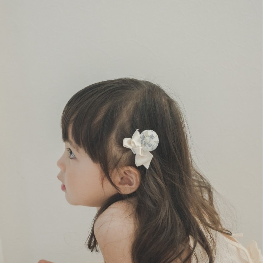 ベビー キッズ リボン ヘアゴム ヘアクリップ リバティ プレゼント 出産祝い ハンドメイドのアクセサリー(ヘアアクセサリー)の商品写真
