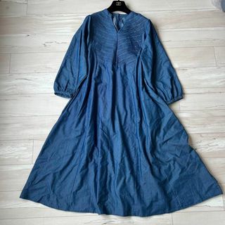 アンディコール(un dix cors)の【極美品】アンディコール　ピンタック　デニム調　ワンピース　Aライン　フレア(ロングワンピース/マキシワンピース)