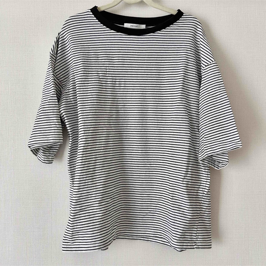 Discoat(ディスコート)のDISCOAT ボーダービッグ半袖tシャツ 白黒 Mサイズ トップス 古着 レディースのトップス(Tシャツ(半袖/袖なし))の商品写真