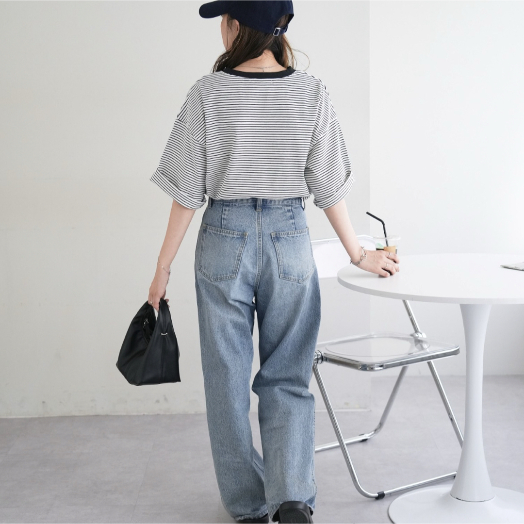 Discoat(ディスコート)のDISCOAT ボーダービッグ半袖tシャツ 白黒 Mサイズ トップス 古着 レディースのトップス(Tシャツ(半袖/袖なし))の商品写真