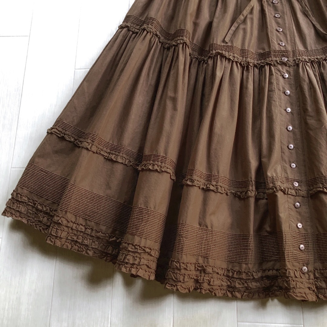INGEBORG(インゲボルグ)のインゲボルグ 綿ローン ピンタック ピコフリル 茶色 スカート レディースのスカート(ロングスカート)の商品写真