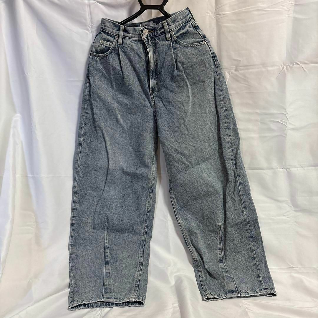 AZULアズール ライトブルーワイドレッグデニムパンツ レディース レディースのパンツ(デニム/ジーンズ)の商品写真